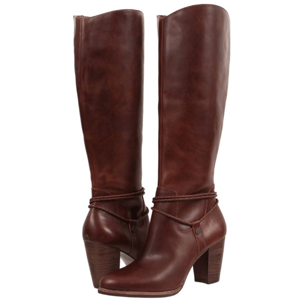 UGG Neoma boot in brown